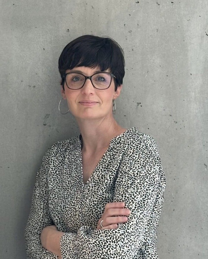 Nina Hüster, Versicherungsfachfrau (IHK)